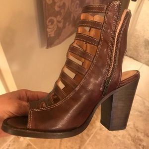 Occam Bed Stu open toe sandal